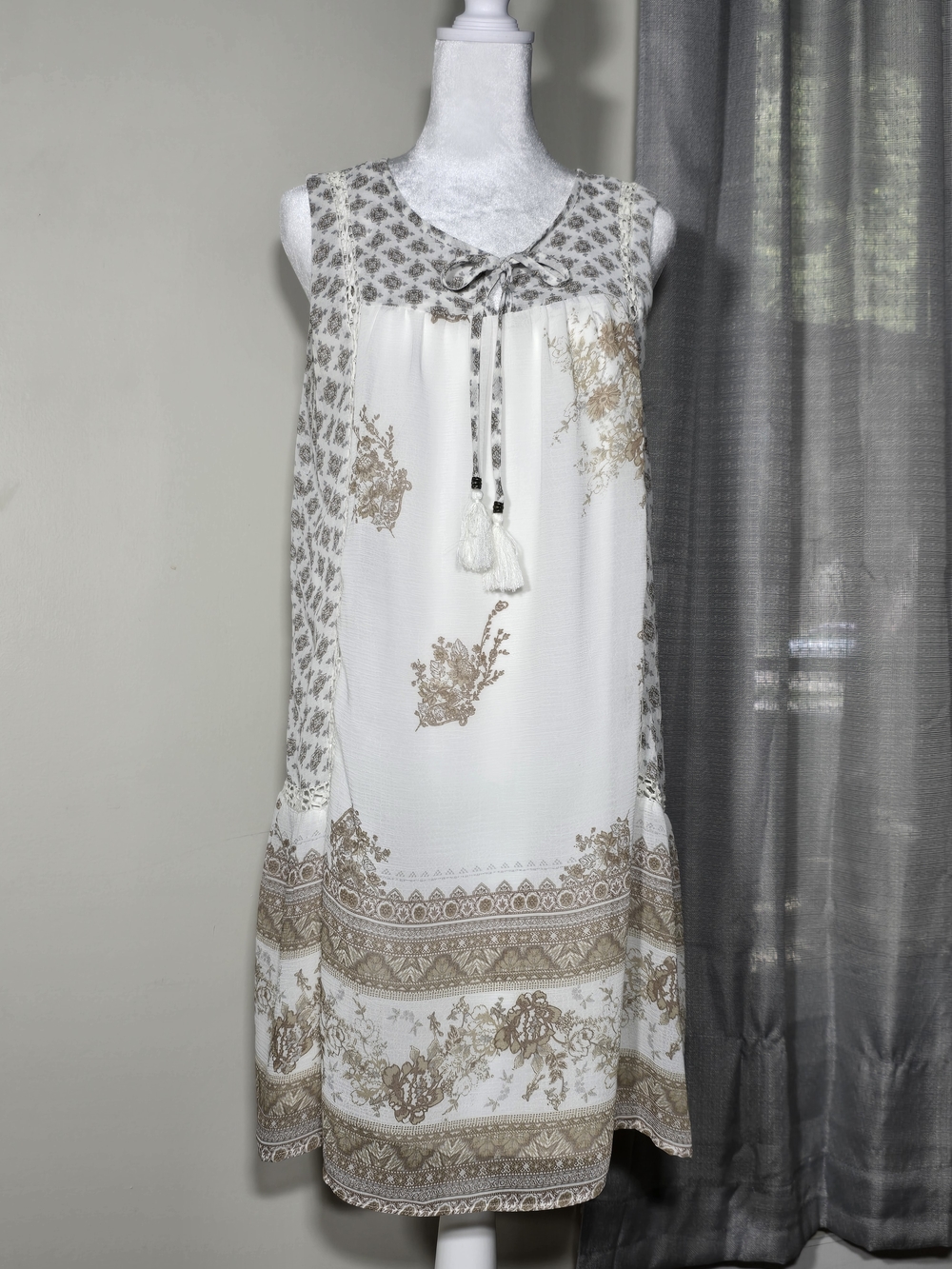 Xhilaration Cream and Taupe Printed Sleeveless Top